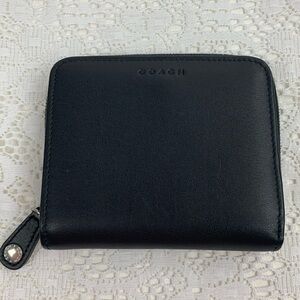 Coach Black leather Wallet Silver Zip Around Snap pocket Logo embossed